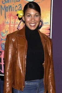 Julia Mendoza in Survival Island