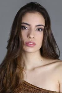 Jhenifer Emerick in A Gruta