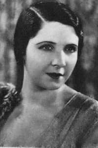 Carmen Larrabeiti in Doña mentiras