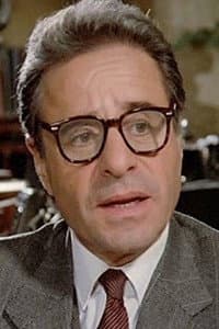 Cyrus Elias in Una rete piena di sabbia