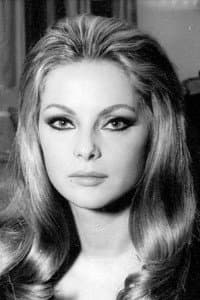 Virna Lisi in Il ritorno di Zanna Bianca