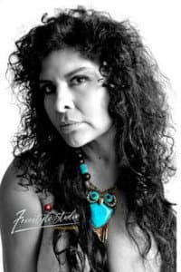Sylvia Majo in Ovejas y lobos