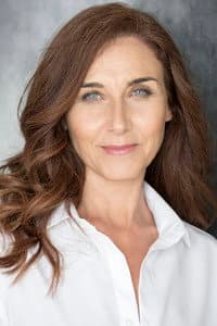 Mona Martínez in Las niñas de cristal