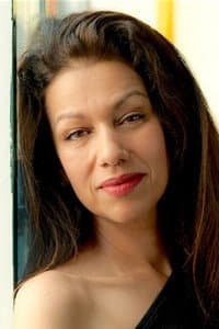 Meriem Serbah in Demi-sœurs