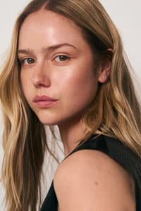 Amélie Hoeferle in One Mile: Chapter One