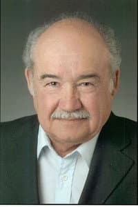 Everett Sifuentes in Elvis & Anabelle