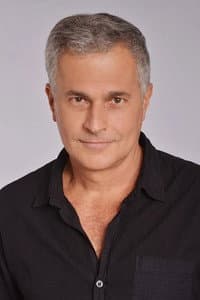 Ronaldo Gontijo in Estranhas
