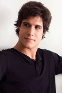 Emiliano D'Ávila in Vai Que Cola: O Filme