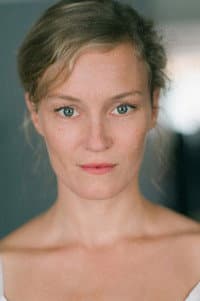 Ania Temler in Attention aux chiens