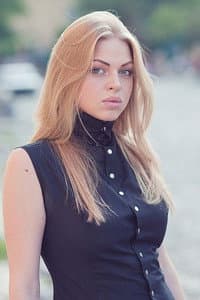 Yana Glushchenko in Я ніколи не плачу