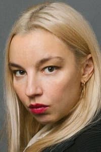 Ilinca Manolache in Nu Aștepta Prea Mult de la Sfârșitul Lumii