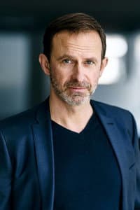 Nicolas König in Rosamunde Pilcher: Im Licht Des Feuers