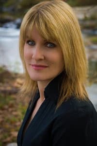 Stephanie Eaton in First Signal