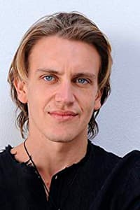 Nathan Macchioni in Eva Braun