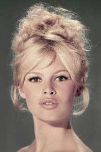 Brigitte Bardot in Le fils de Caroline chérie