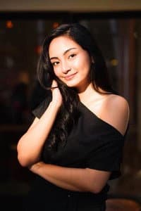 Valerie Tifanka in Sesat