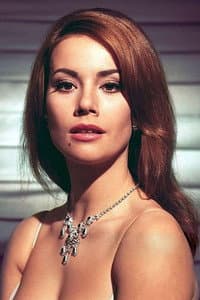 Claudine Auger in La Dynamite est bonne a boire