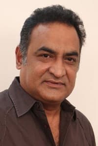 Aadukalam Naren in Rekkai Mulaithen