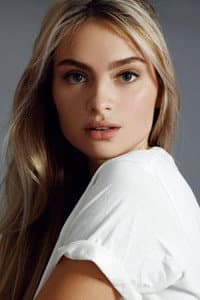 Aurélie Pons in Champion