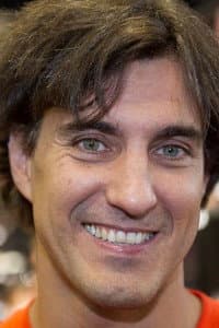 Carlos Suárez in Hook or Book
