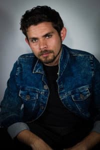 Rogelio Leyton in Dejando el Mundo Atrás
