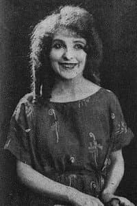 Sabine Landray in Le grillon du foyer
