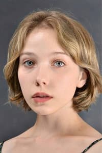 Katerina Kuzmina in Девочки учатся бриться