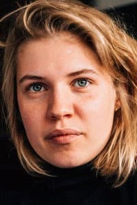 Tessa Hoder in Pigen med nålen