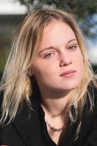 Justine Lacroix in Fille de paysan