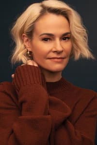 Leisha Hailey in La Cucina