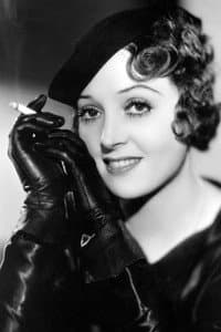 Madge Bellamy in Summer Bachelors