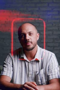 Gustavo Serrate in Luiz