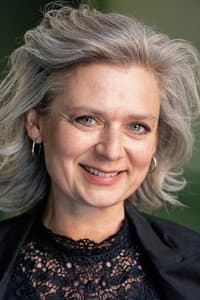 Trine Appel in Til højre ved den gule hund