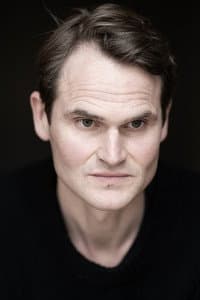 Fabian Hinrichs in Ich brauche euch