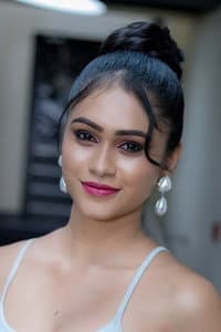 Shenuki Dishalya in Mother Lanka
