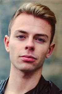 Morten Münster in Albert mod stjernerne