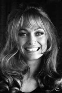 Suzy Kendall in I corpi presentano tracce di violenza carnale