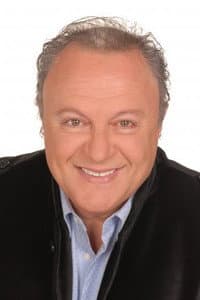Yiorgos Petrohilos in Mrs DOUBTFIRE - Μάρκος Σεφερλής