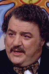 Edoardo Faieta in Anche gli angeli tirano di destro