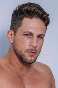 Roman Todd in Hola Papi 2
