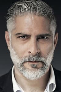 Sebastian Cavazza in Kratki stiki