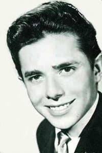 Enrique Guzmán in Fiebre de juventud