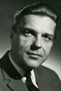 Nándor Tomanek in A beszélő köntös