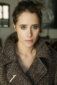 Jessica Mompiou in Papasss