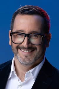 Eduardo Fuentes in La Oficina