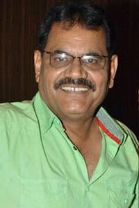 Mushtaq Khan in Aur Pappu Pass Ho Gaya