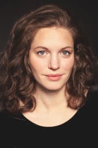Noémie F. Savoie in La Guerre nuptiale