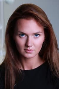 Alisa Glinka in Близкие