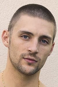 Nathan Sunn in Derrière La Porte