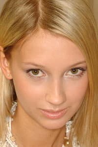 Anastasiya Tsvetayeva in Зови меня Джинн